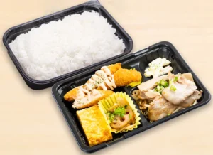 北海道チーズササミカツ・豚もやし炒め弁当 650円（税込）