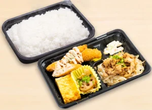 北海道チーズササミカツ・炭焼鶏もやし炒め弁当 650円（税込）